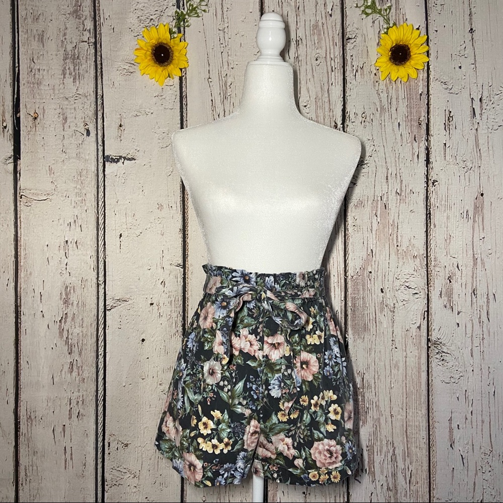 WILD FABLE high waisted floral shorts size XS